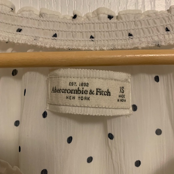 Abercrombie ladies long sleeve blouse in polka dots print, Size XS - Picture 2 of 5